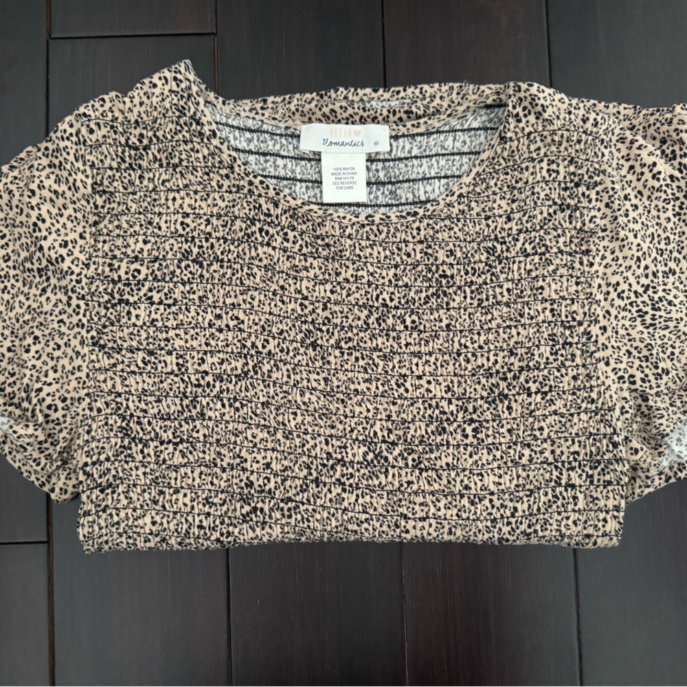 Women’s cheetah top size XS